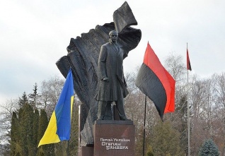 bandera pomnik 25.jpg
