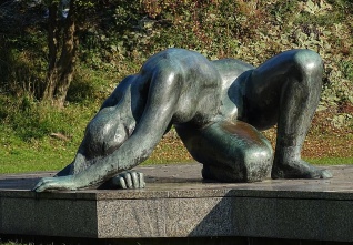 Kobyliská střelnice, socha Vzdor