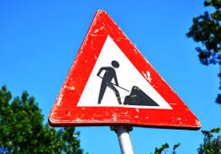 na silnici se pracuje