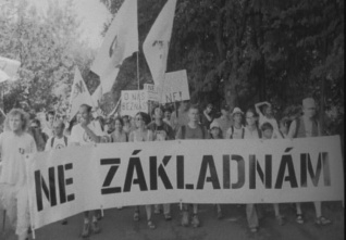 ne základnám